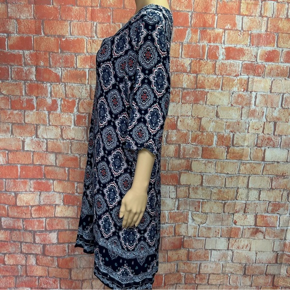 Gibson Latimer V-Neck Shift Dress - Picture 3 of 9